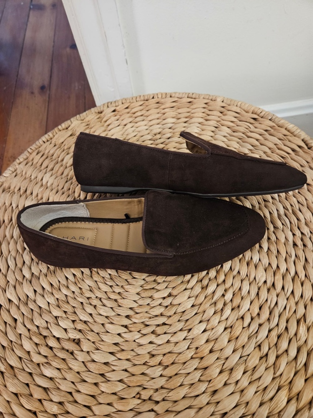 Tahari brown suede flat loafers. Size 10.